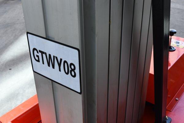 单柱铝合金升降机