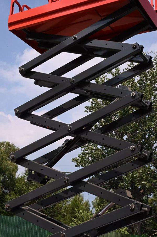 履带式升降作业平台